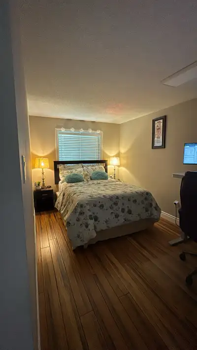 Enjoy a spacious private room with plenty of natural light in Cambridge. Ideal for honest, respectfu...