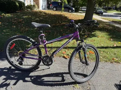 This is a used Rocky Mountain Edge girls' mountain bike, perfect for trails and recreational riding....