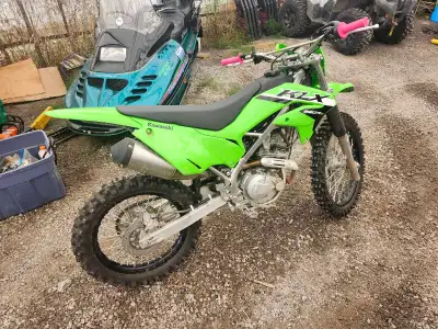 2024 klx mint, not a scratch on it, bought never used, electric start, 4 stroke