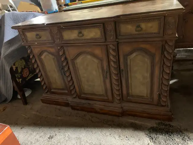 Beautiful Antique Wooden Cabinet in Hutches & Display Cabinets in Ottawa - Image 2