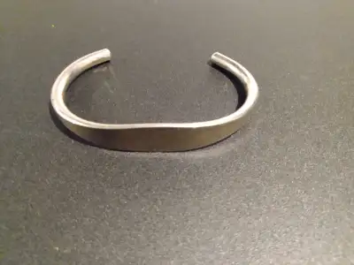 Thick cuff bracelet, embossed on the inside reads 'copper'. In good condition. See my other ads.