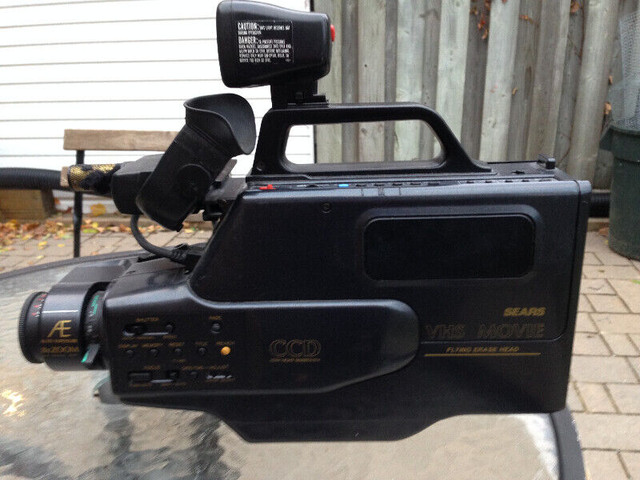 vhs video recorder with case and rechargeable battery in General Electronics in City of Toronto - Image 3