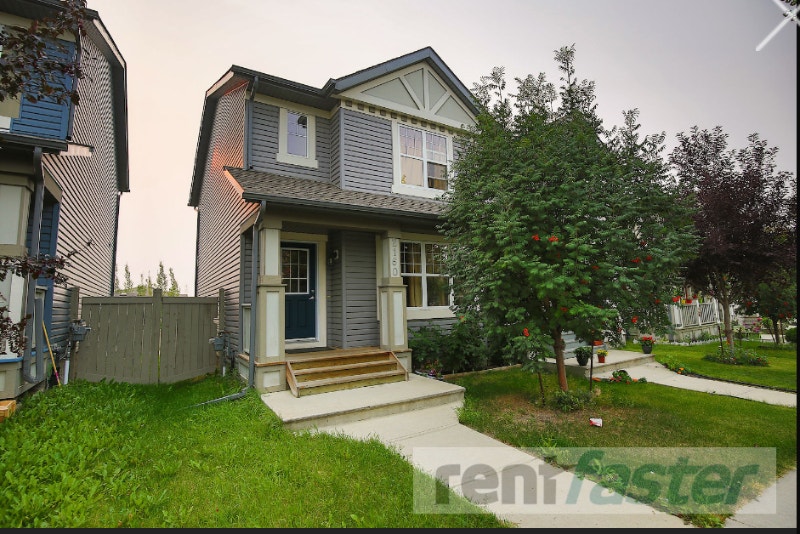 Best south location 4 bedroom (3 + 1) fully detached garage Long