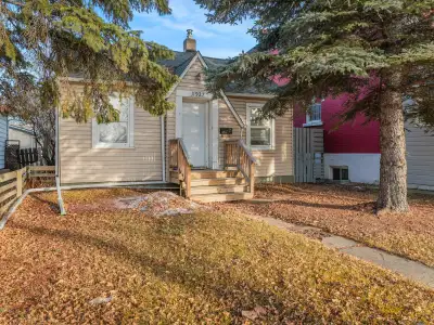 ***Investor Alert*** Unlock a prime investment opportunity with this 2-bedroom bungalow situated on...