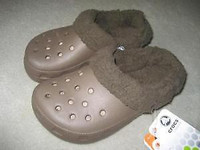 BRAND NEW LINED CROCS - Size 3/5