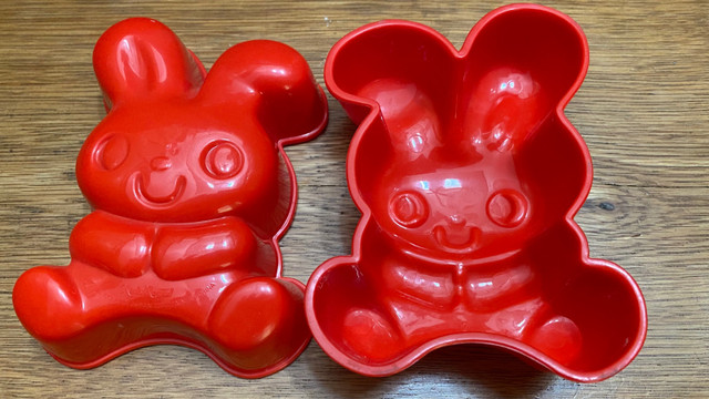 2 Adorable Bunny Moulds in Toys & Games in Oshawa / Durham Region