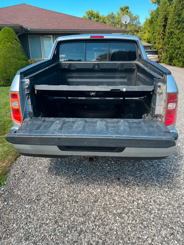 2010 Ridgeline Excellent Condition dans Autos et camions dans London - Image 5