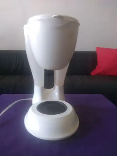 Coffee Machine works good for sale. No carafe.