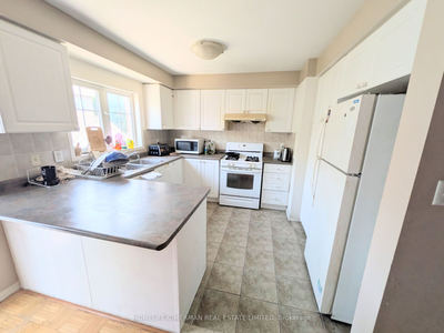 Nice, Well maintained, clean and quiet room for rent in York Village, York university(5 minutes walk...