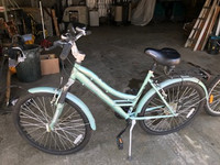 Bicycle couleur turquoise