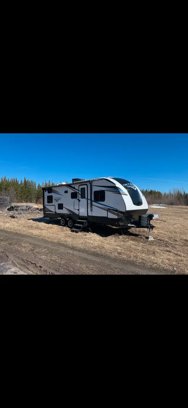 INTREPID 240DDS TRAILER 2022 in Travel Trailers & Campers in Quesnel - Image 2