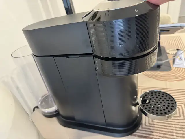 Nespresso Vertuo Next Premium Coffee Espresso Machine Breville in Coffee Makers in City of Toronto - Image 4