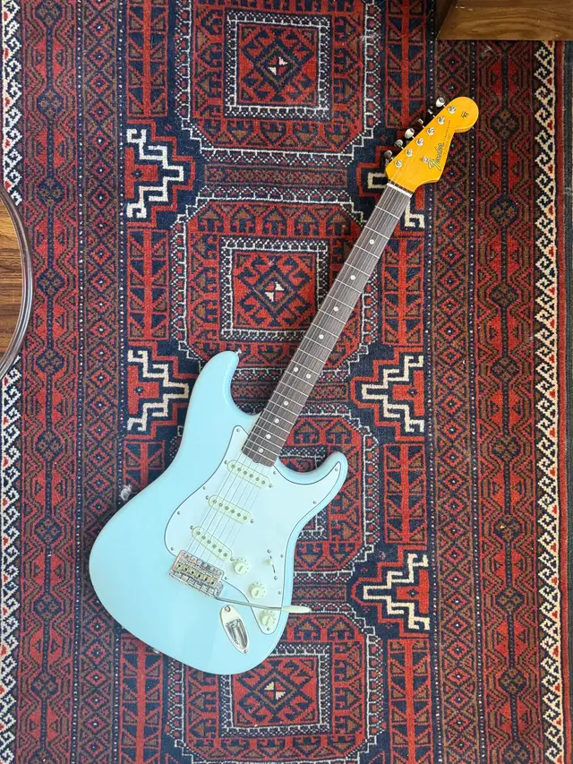 Fender American Vintage II 1965 Stratocaster - Sonic Blue in Guitars in City of Toronto - Image 3