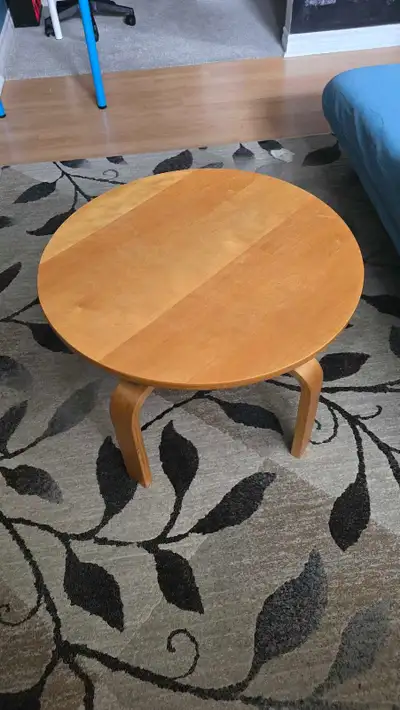This is a used Ikea coffee table, perfect for adding a touch of Scandinavian design to your living s...