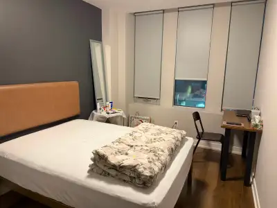 A bright and spacious private room with its own private bathroom is available in a 3-bedroom unit. ️...