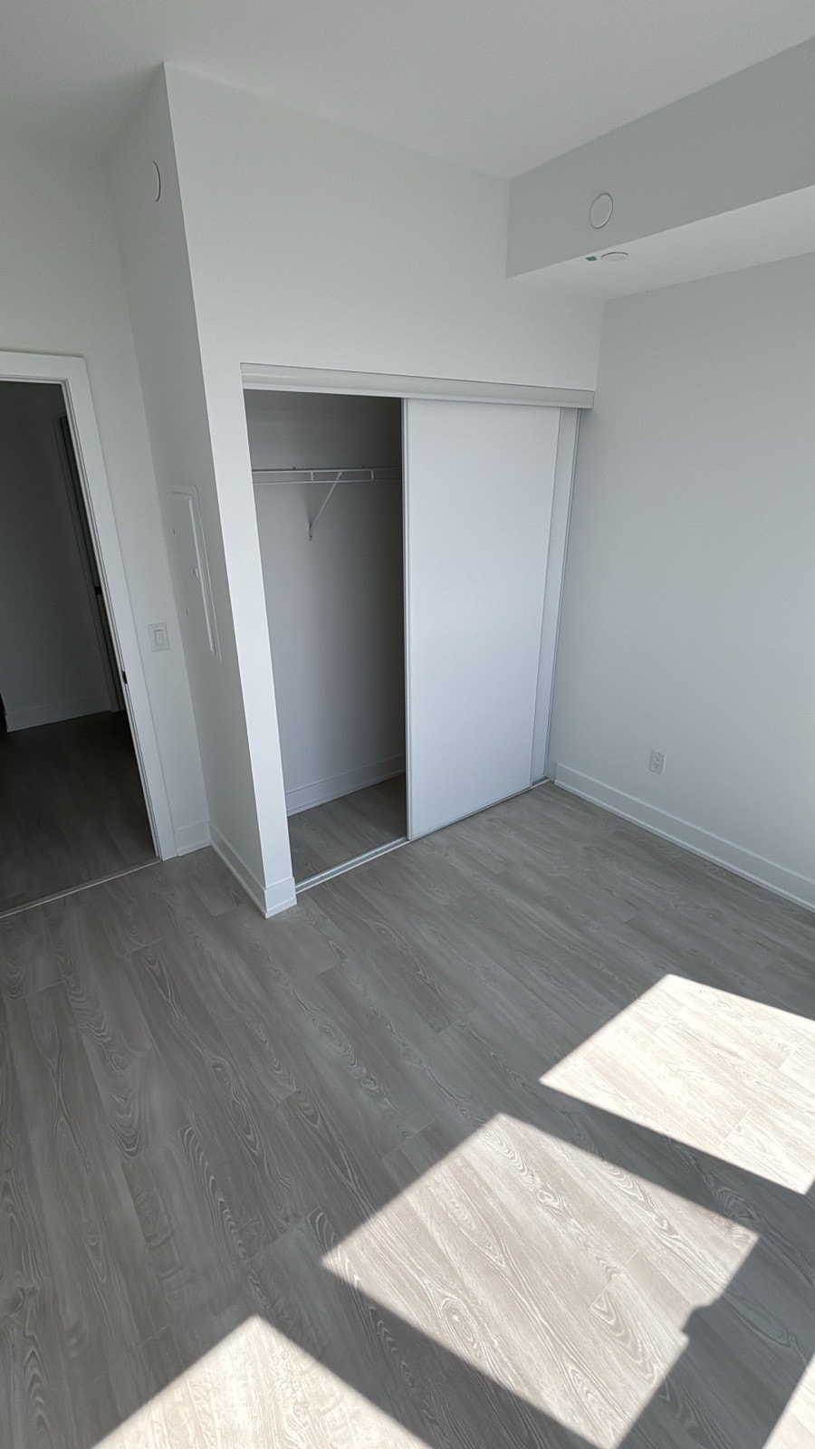 2 Bed 2 Bath Condo In Oshawa North 2