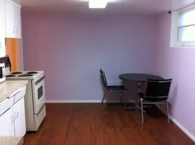 Shared room for rent mins walk to SAIT
