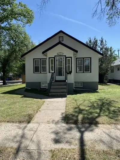 Live in an extremely mature neighbourhood in Medicine Hat. 3rd St in Riverside is surrounded with la...
