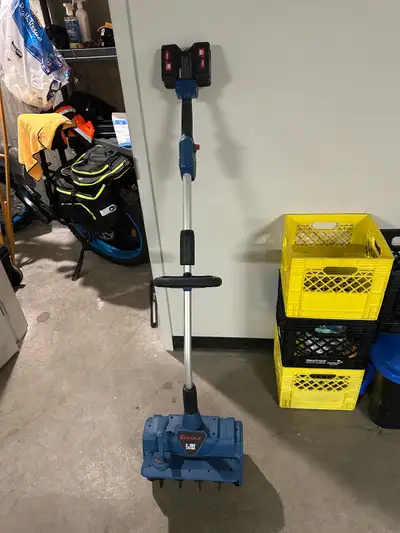 Voici une souffleuse à neige sans fil EnHulk 2 x 20V Lithium-Ion, parfaite pour dégager rapidement l...