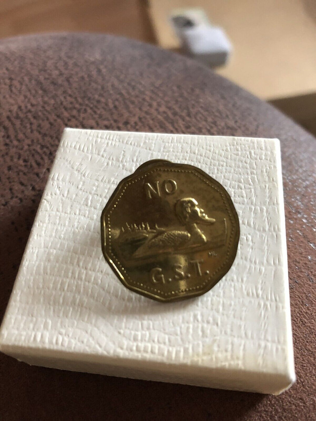 1989 No G.S.T "Mulrooney loonie" pin $10 firm  in Arts & Collectibles in Calgary