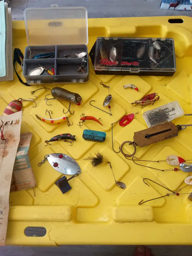 Job lot vintage fishing stuff in Arts & Collectibles in Oshawa / Durham Region - Image 8
