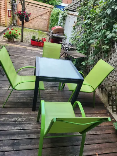 Table extérieur + fauteuils, View more