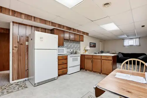 This quiet and clean one bed suite is fully furnished and ready for move in! Located on the east sid...