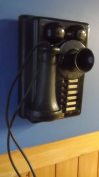 Téléphone antique