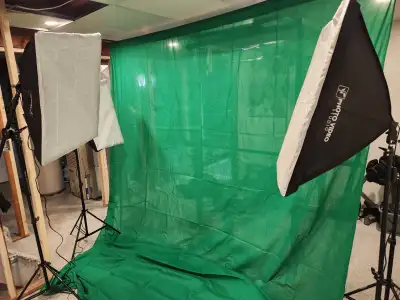 This is a photo video studio green screen and three point lighting photography kit. Includes: - Gree...