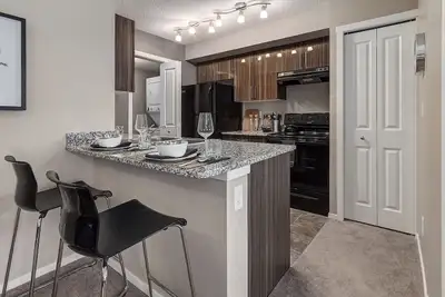 2 Bedroom 2 Bathroom Apartment LEGACY SE