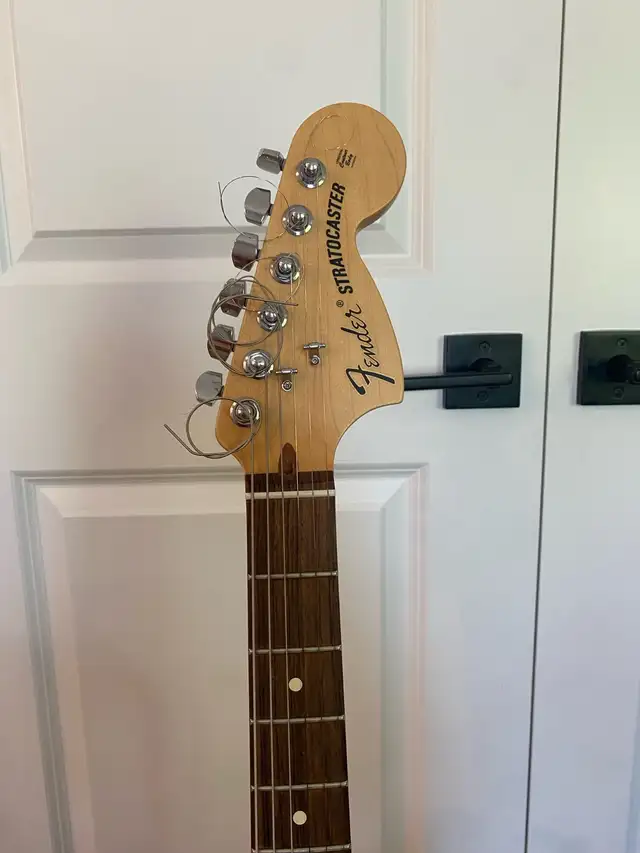 [Trades Welcome] Fender American Special Stratocaster  in Guitars in Owen Sound - Image 5