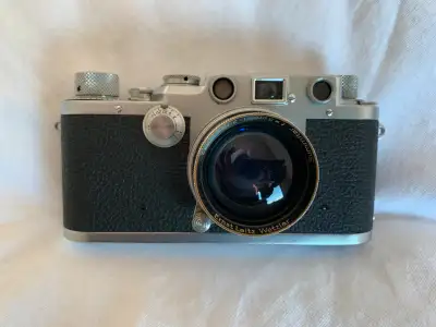 A very nice vintage Leica camera and 50mm F2 Summitar lens. The camera comes with the original leath...