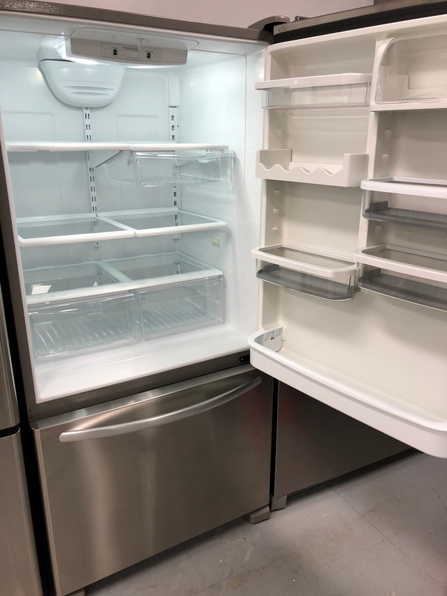 Whirlpool 33” BottomMount Refrigerator Refrigerators Saskatoon