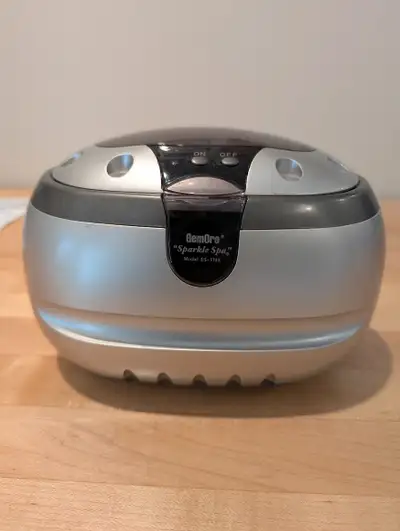 Used Like New. Gem Oro Sparkle Spa Personal Ultrasonic Cleaner. Model SS-1780. 1 pint capacity. 42k...