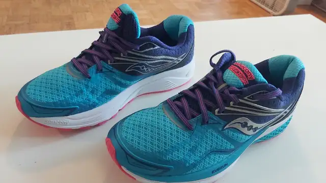 SAUCONY running shoes size 10W new never worn only 89$ in Women's - Shoes in Edmonton - Image 4