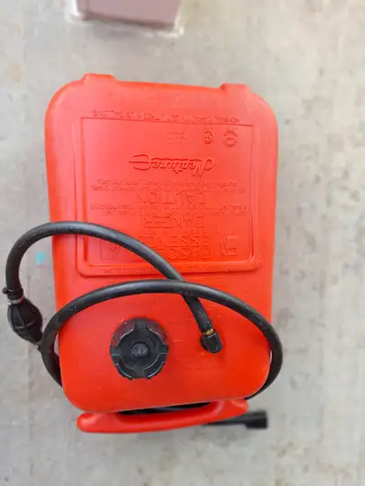 Sceptre Gas Can for outboard motor. Quick connect fuel line for Mercury Outboard installed. Works gr...