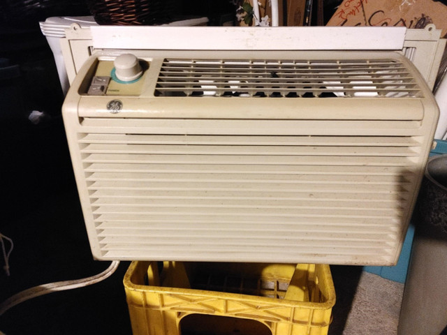 FIRST $75 TAKES IT ~ GE Window Air Conditioner ~ in Other in St. Catharines