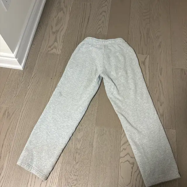 Aritzia Sweatpants in Women's - Bottoms in Markham / York Region - Image 3