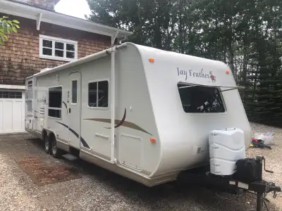 Don’t let her age fool you! This trailer is super clean. Everything works properly. Roof and walls a...