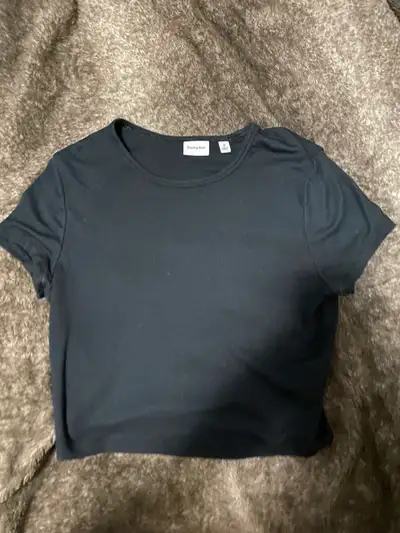 Aritzia Sunday best shirt, View more