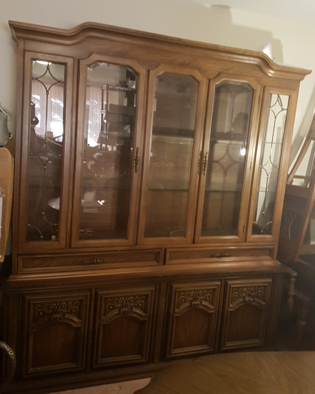 Vintage China Cabinet in Hutches & Display Cabinets in Oakville / Halton Region