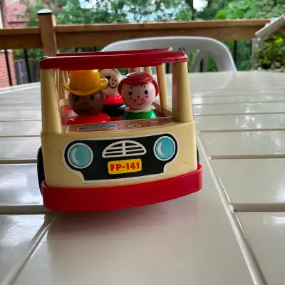 Mini-bus Fisher Price FP-141 Play Family, date des années 1969. Très bien conservé, propre et foncti...