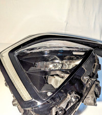 2023 KIA Sportage - Left/Driver Side LED headlight