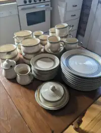 Laurentienne pottery dish set 