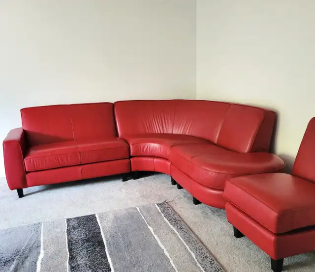 Adjustable like new real leather sectional couch can deliver in Couches & Futons in Sarnia - Image 5