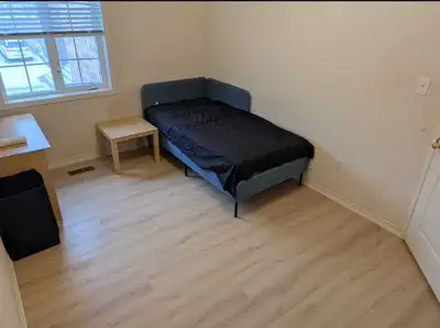 Wonderful room in great area Berczy Village. Near Frescho Grocery, shoppers, pizza pizza, restaurant...