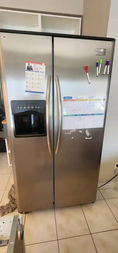 36 inch frigidire redrigirator with water and ice dispensor, View more