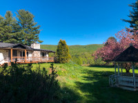 Chalet à louer en Estrie superbe vue sur montagne et rivière