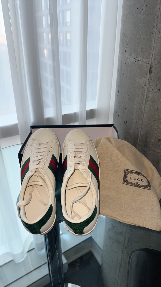 Gucci ace sneakers size 9 unisexe dans Chaussures pour hommes  à Ville de Montréal - Image 3