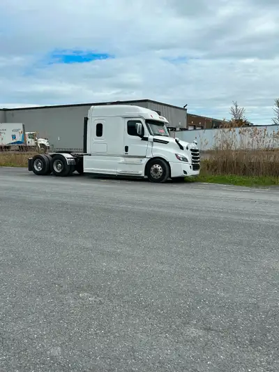 Cascadia 2019 très propre avec PTO double action . Camion 862 000km , Moteur remplacer pour un de 65...